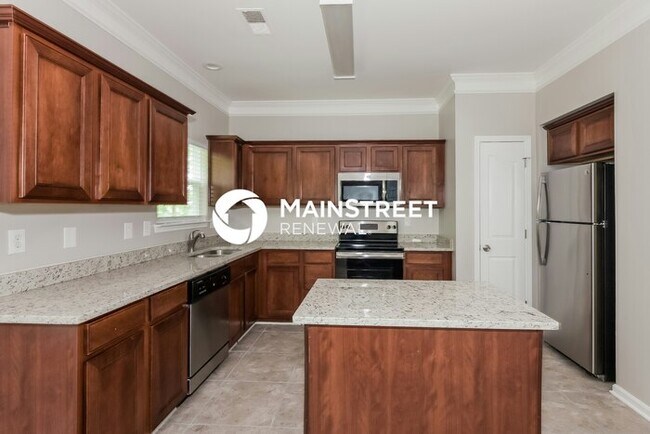 Photo - 3 Bedroom Pet-Friendly Home in Charlotte, NC with Main Street Renewal