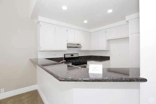 1BR,1BA - 713 SF
