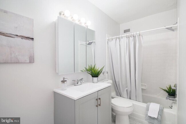 Photo - 135 S 19th St Unit 513