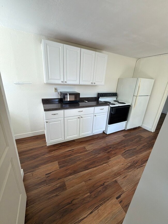 Building Photo - Charming 2 Bedroom, 2 Bathroom Home with ADU in Desirable Land Park Area