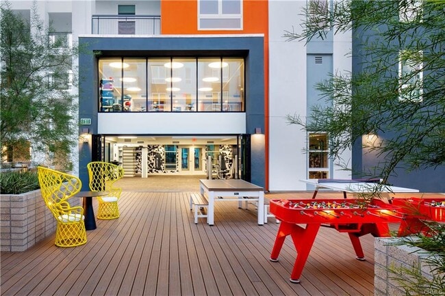 Building Photo - 19535w Nordhoff St