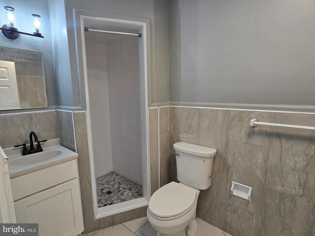 Photo - 934 Durard St