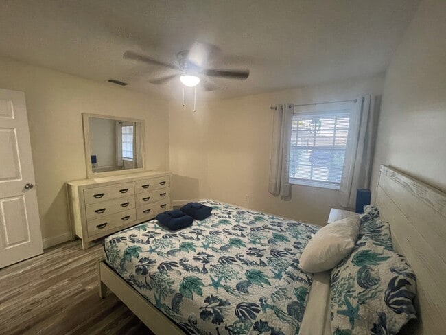 Photo - 244 Coral Reef Ct N