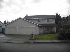 Building Photo - Huge deck, triple car garage/RV parking, storage