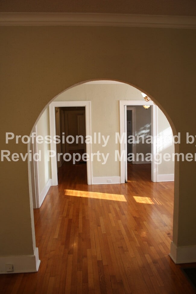 Photo - Large 3 bedroom upstairs duplex! Unit 1820