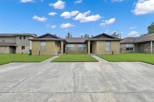 Building Photo - 1605 Hazelwood St Unit A