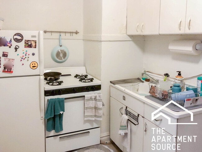 Building Photo - 436 W Surf St Unit 1H