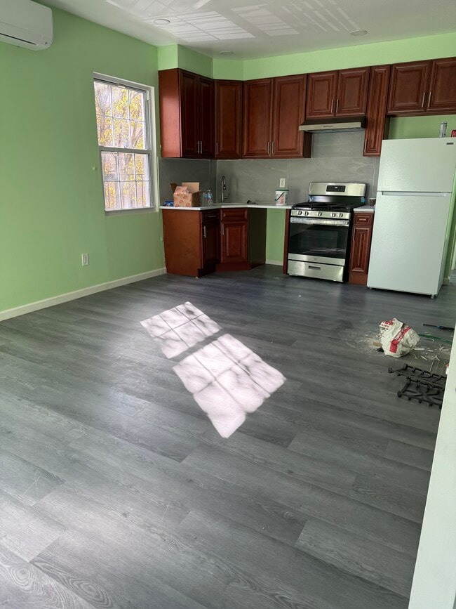 Photo - 1101 Castle Hill Ave