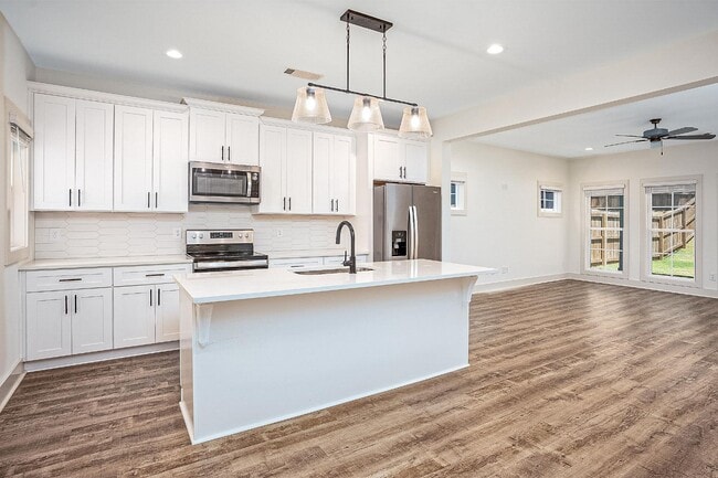 Photo - 872 Village Dr