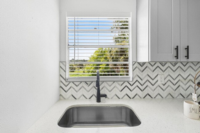 Photo - 1882 Lake St Unidad SI ID1094236P