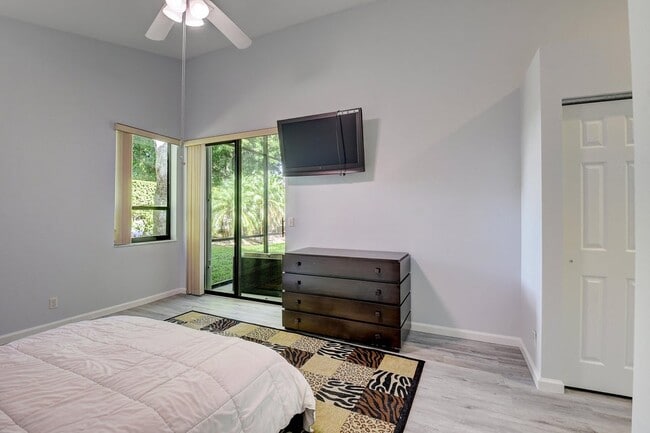 Photo - 10201 Lexington Lakes Blvd N