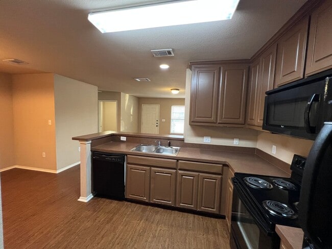 Photo - Welcome home to this spacious 3-bedroom, 2-bath quadplex in Krum! Unidad 3