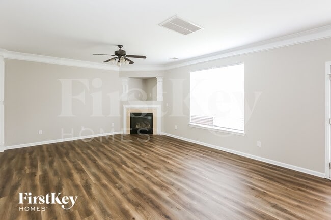 Photo - 613 Latimer Way