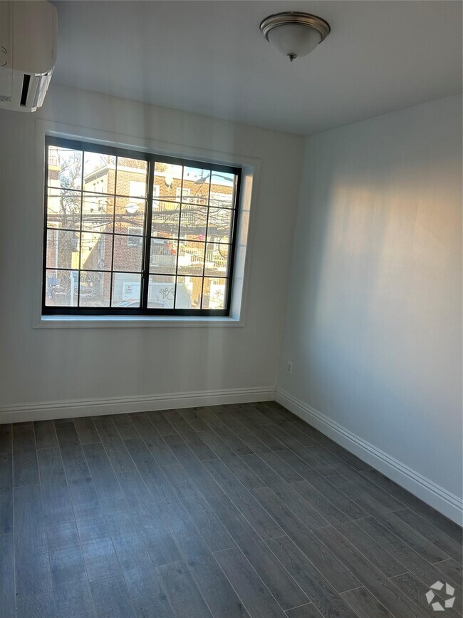 Building Photo - 55-12-55102 102nd St Rental