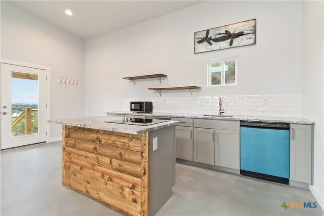 Photo - 462 Ledgeview Dr