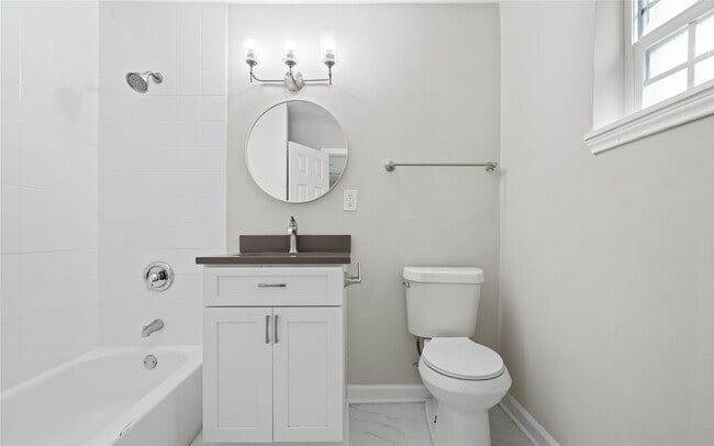 Building Photo - 6810 Del Rio St Unit 4