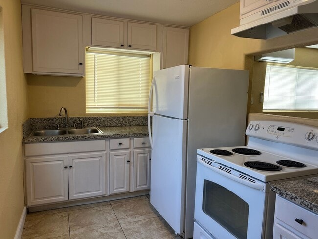 Photo - 1710 S Teilman Ave Unit 1710 S Teilman Ave #B