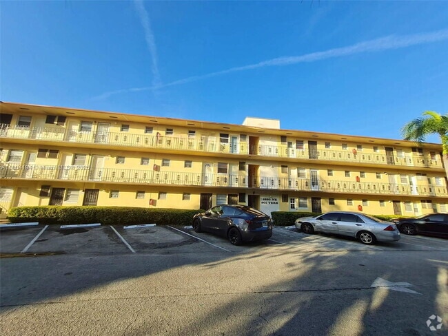Building Photo - 2820 NE 201st Terrace Unit F106 Rental
