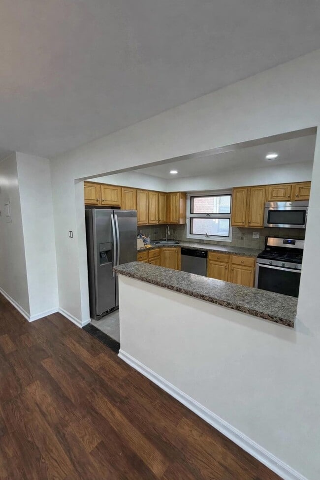 Photo - 293 Avenue C