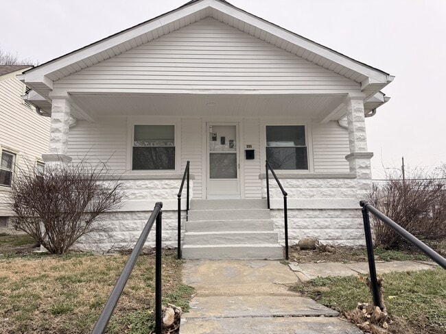 Building Photo - 841 Hazel St