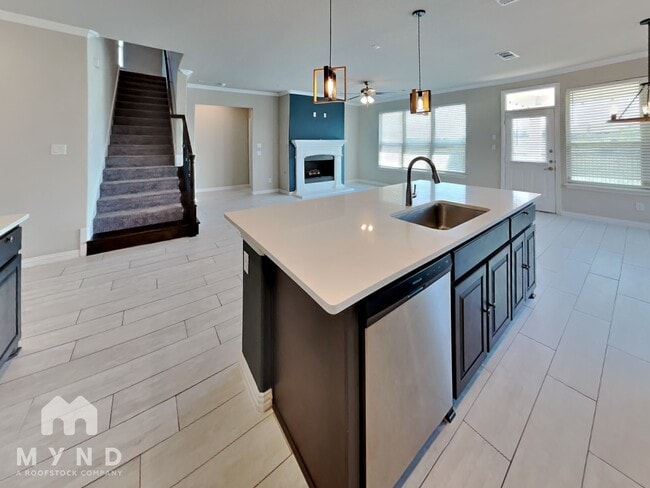 1828 Victoria Dr