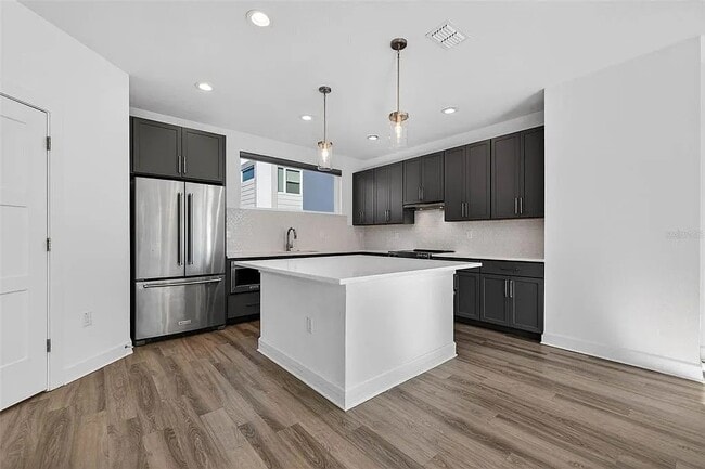 Photo - 104 26th St N