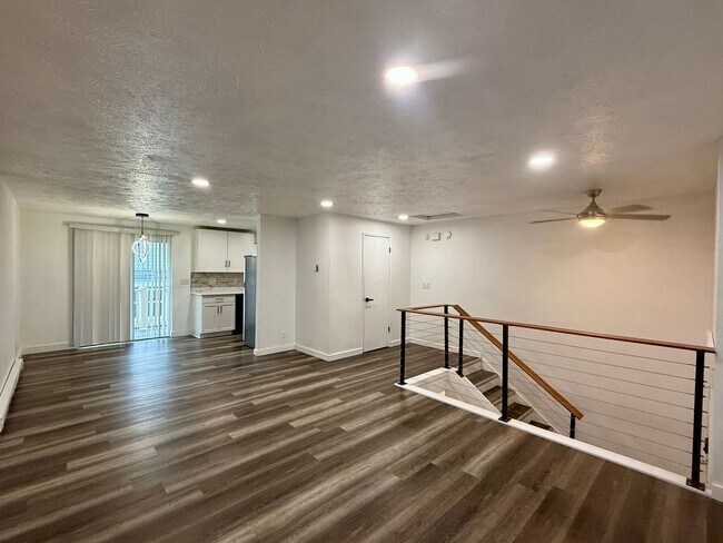 Photo - 4905 - York Duplex Unit 2