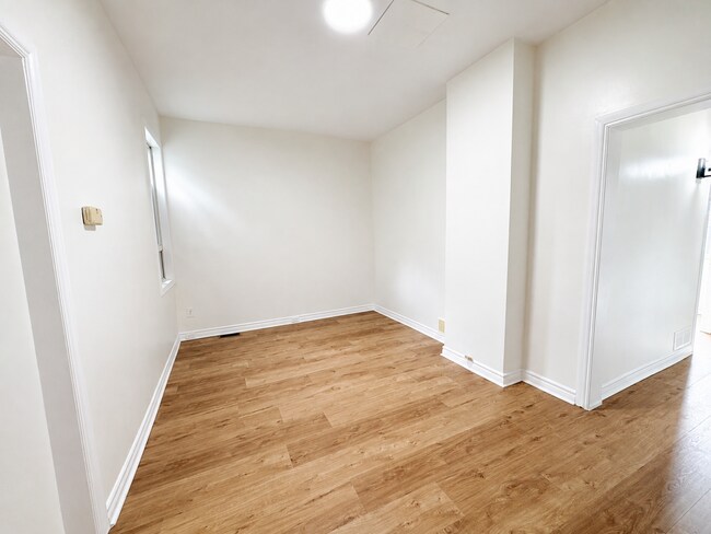 Photo - 103 West Avenue N