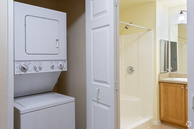 2BR, 2BA - Deluxe Two Bedroom