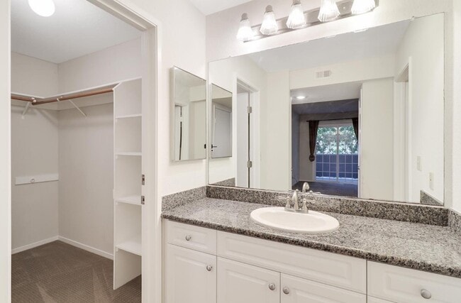 Photo - 520 Canyon Oaks Dr Unit #A