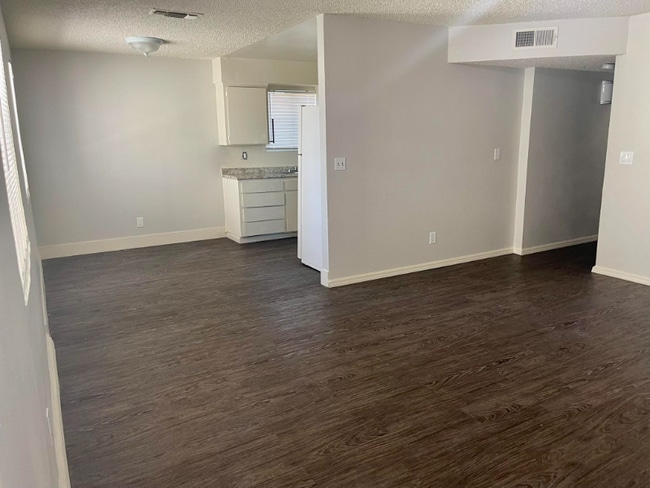 Building Photo - 1112 N Fisher St Rental