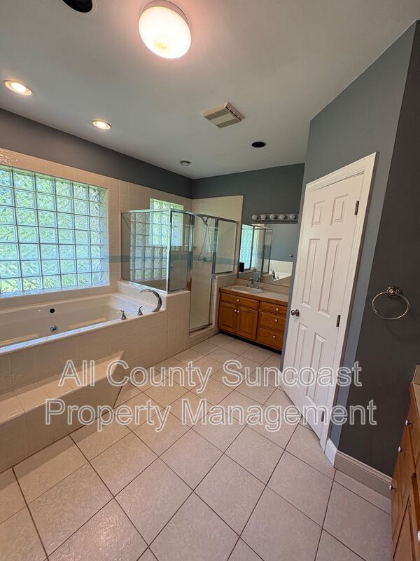 Photo - 2600 Lucerne Dr