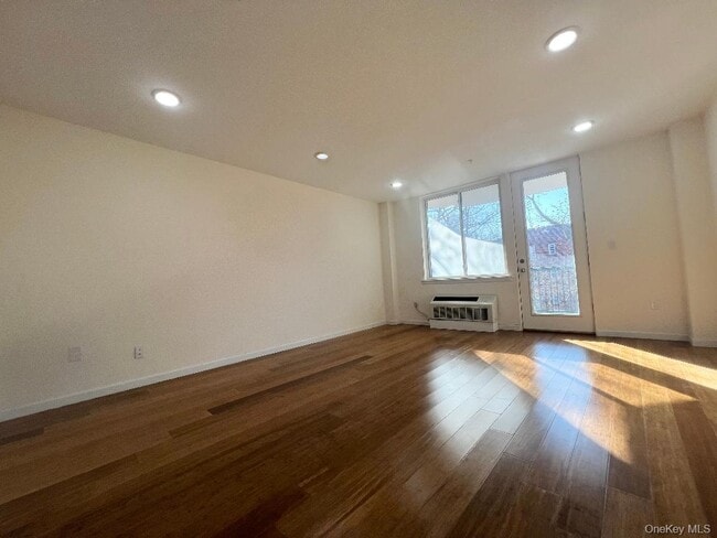 Photo - 55 S Middle Neck Rd Unit 4 C