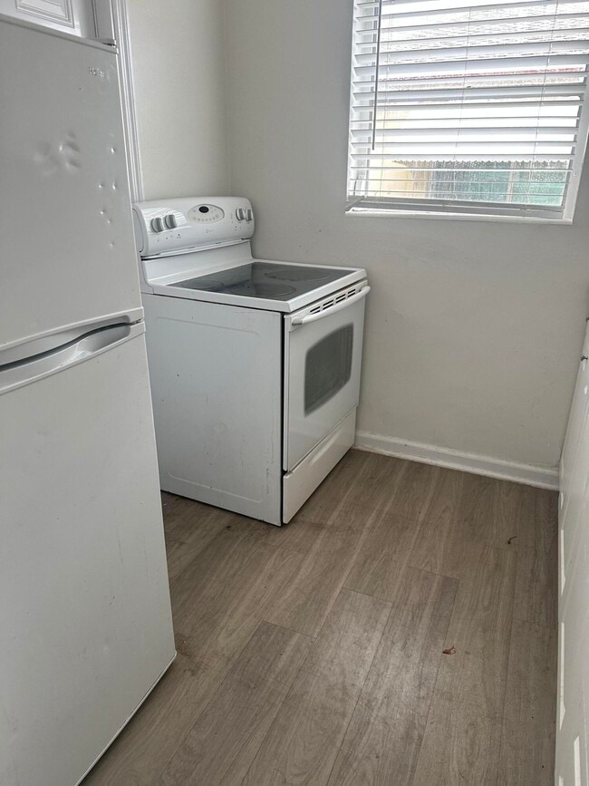 Photo - 178 E 27th St Unit 2