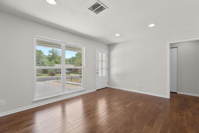 501 Arbor Ln