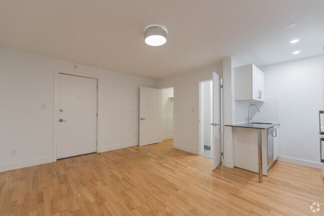 BACHELOR - 352SF - Living Room - 2367 QUEEN ST E