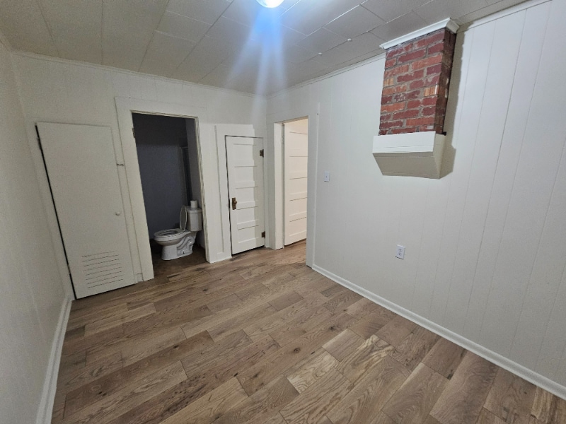 Photo - 321 W Elm St Unit Front Right Apartment 3