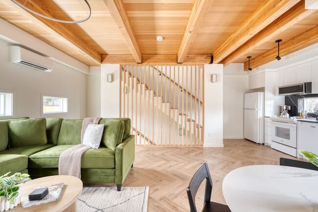 Building Photo - 5018 NE 26th Ave Unit ID1309862P Rental