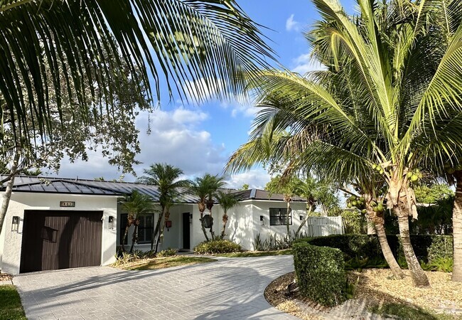 Building Photo - 801 NW 6th Dr Rental