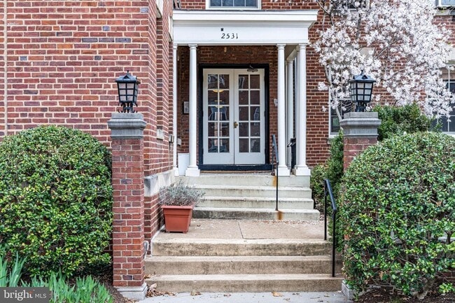 Photo - Top Floor Georgetown Two Bedroom in Amazing Location!