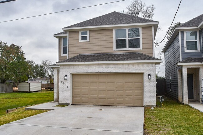 Photo - 8215 Bonaire St