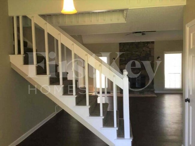 Photo - 2000 Littlemore Dr