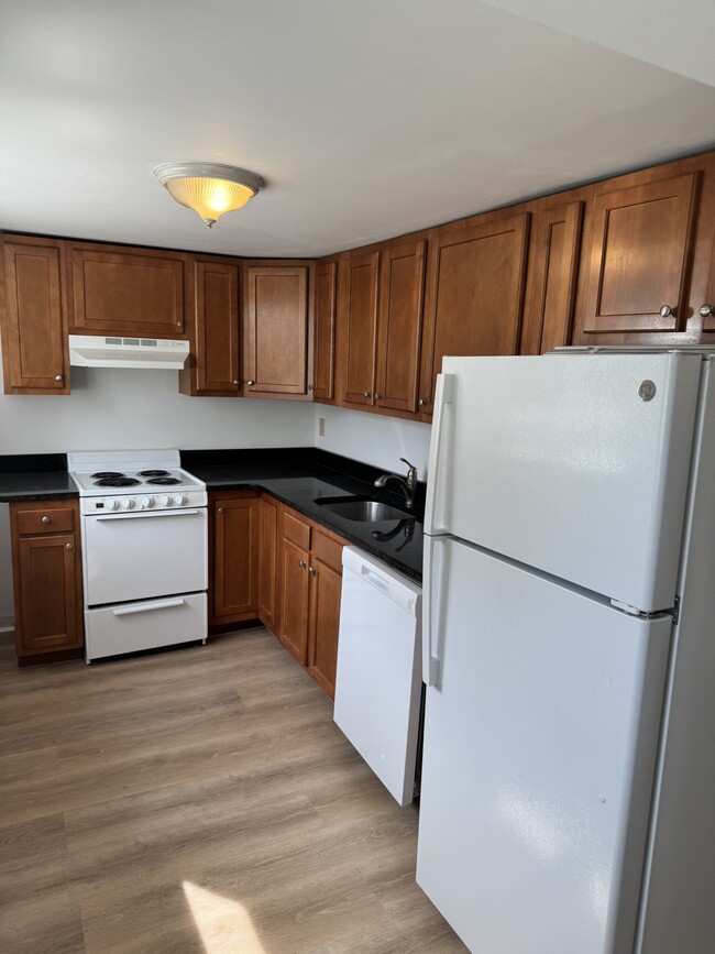 Photo - 61 Selkirk Rd Unit 1