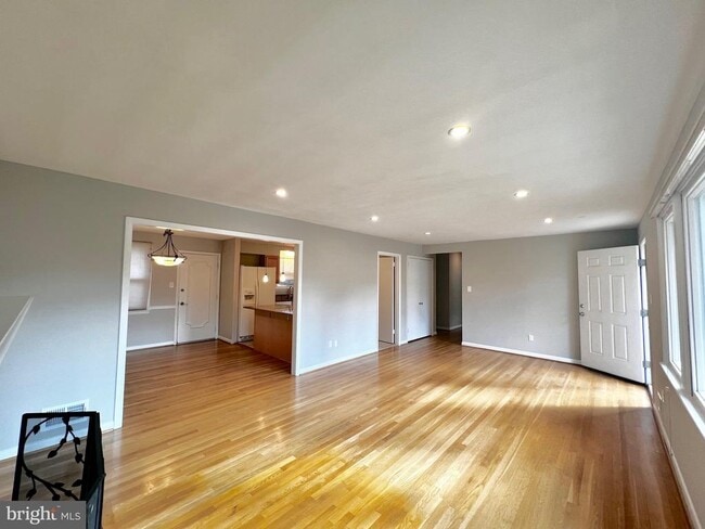 Photo - 5719 Rossmore Dr