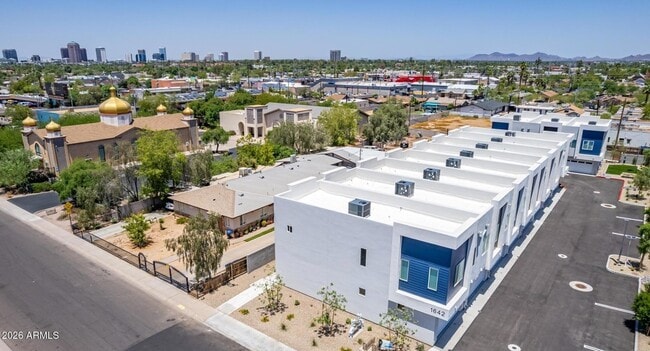 Building Photo - 1642 E Monte Vista Rd