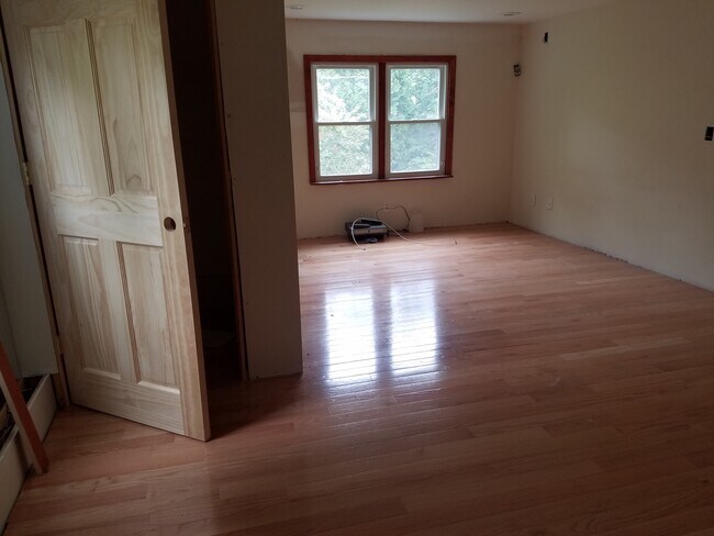 Photo - 23 N Maple St House