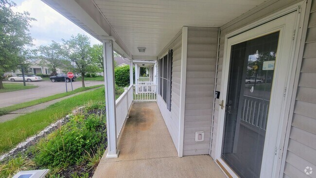 Building Photo - Spacious South Side Home with Garage!