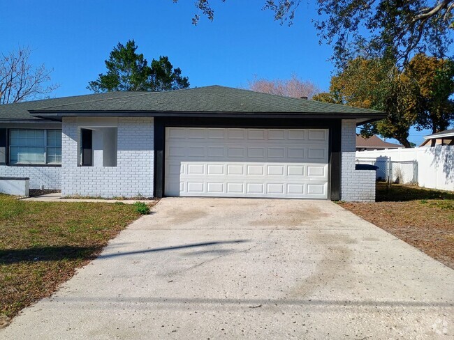 Building Photo - Updated 3-bedroom 2-bathroom 2 car garage ... Rental