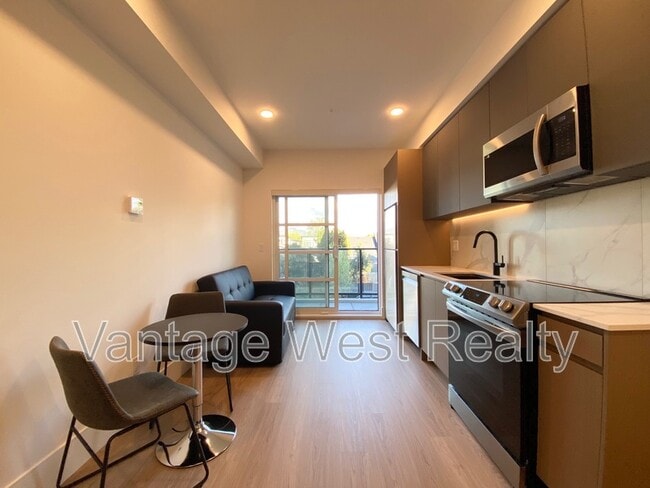 Photo - 720-720 K. L. O. Rd