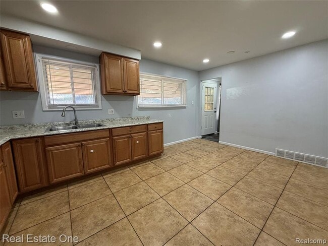 Photo - 8064 Whitefield St